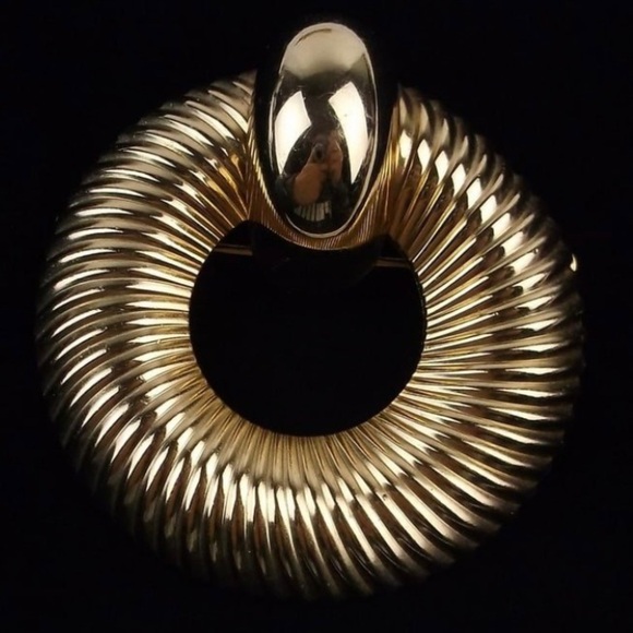 Napier Jewelry - Vintage 1970s Napier Gold Tone Brooch